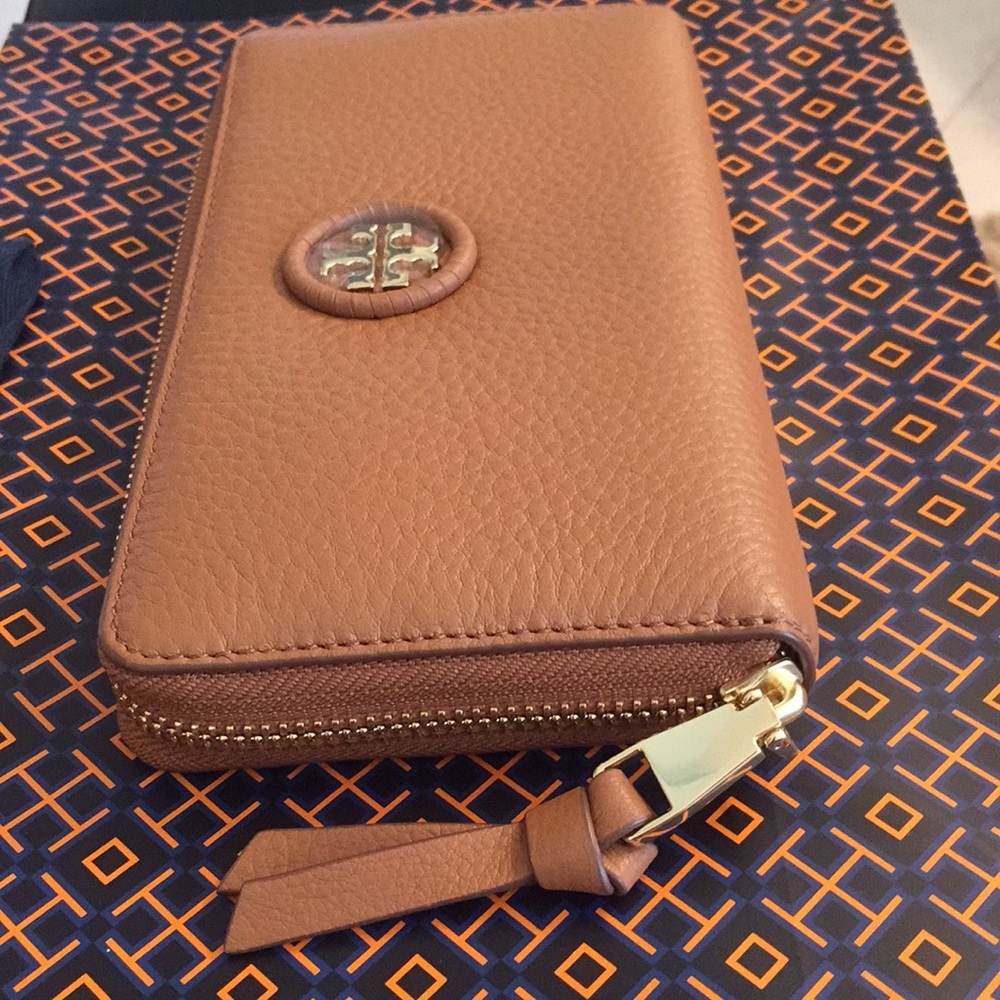 🆕Tory Burch Whipstitch Logo wallet in color BARK - Picture 3 of 8